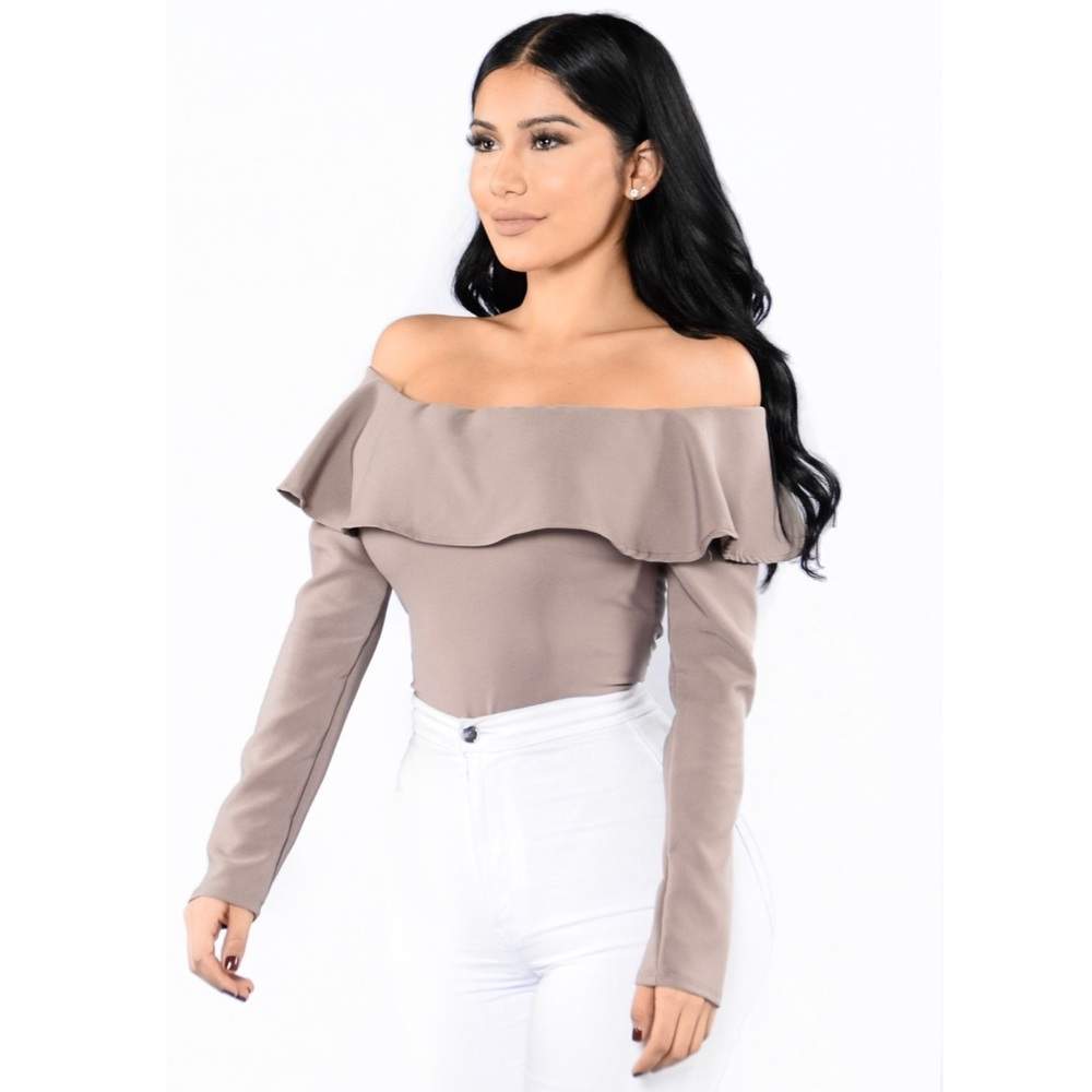 ✨ Fashion Nova Off the Shoulder Bodysuit